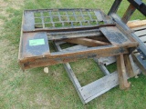 SKID STEER ATTACHMENT WITH PALLET FORKS