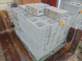 PALLET OF CONCRETE BLOCKS AND U-BLOCKS