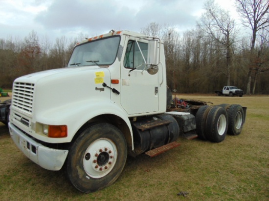 (T) 2001 INTERNATIONAL 8000 DIESEL TRUCK