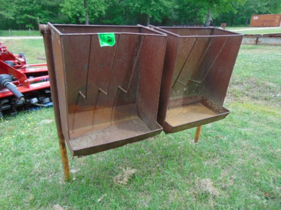 FREE STAND MINERAL FEEDER