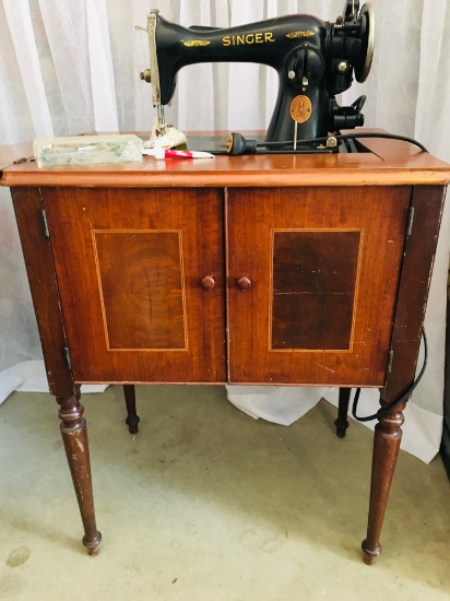 Singer Sewing Machine in Cabinet