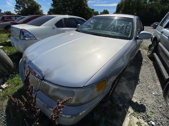 1999  LINCOLN-CONTINENTAL  TOWNCAR   Tow# 101692