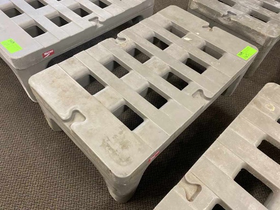 Metro Plastic Dunnage Rack/Shelf