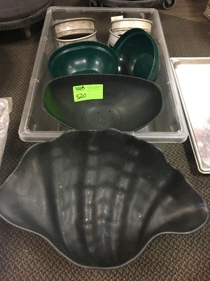 Lg Tub, 6 Sm Cake Pans, Shell Bowl, Oval Bowls