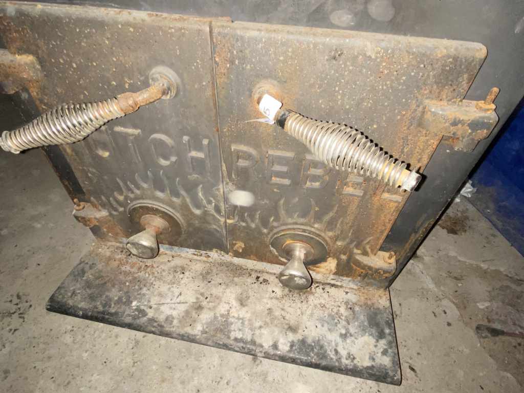 Hutch Rebel Wood Stove, Large Stove | Proxibid