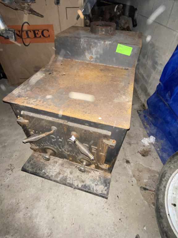 Hutch Rebel Wood Stove, Large Stove | Proxibid