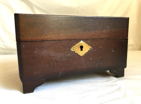 Vtg Ballerina Jewelry Box With Curved Mirrors On Inner Lid.