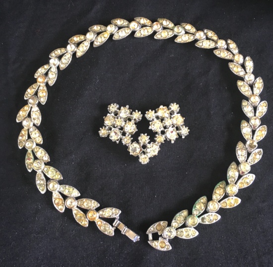 Vintage Rhinestone Necklace In Silver Tone Leaf W/ Rhinestone Accent Piece.