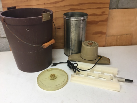 Vintage Sears Ice Cream Maker. Tested And Motor Runs And Turns.