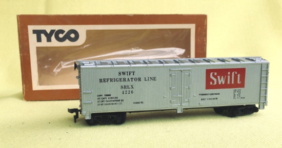 Tyco Refrigerator Line Box Car Plug Door Swift Made In Hong Kong