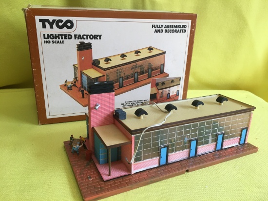 Tyco No. 940 Lighted Factory Ho Scale
