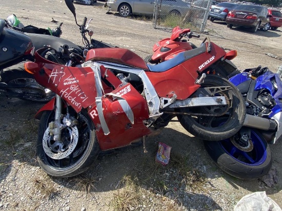 1986 Suzuki GSX-R1100 Motorcycle Tow# 109911