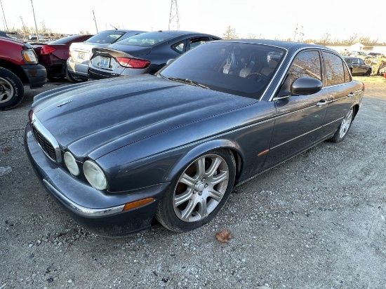 2004 Jaguar XJ8 Tow# 49410