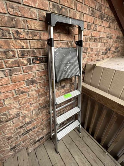 Folding Step Ladder