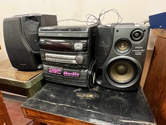 Aiwa Stereo with Speakers