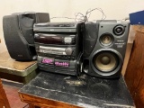 Aiwa Stereo with Speakers