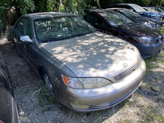 2000 Lexus ES 300 Tow# 107476