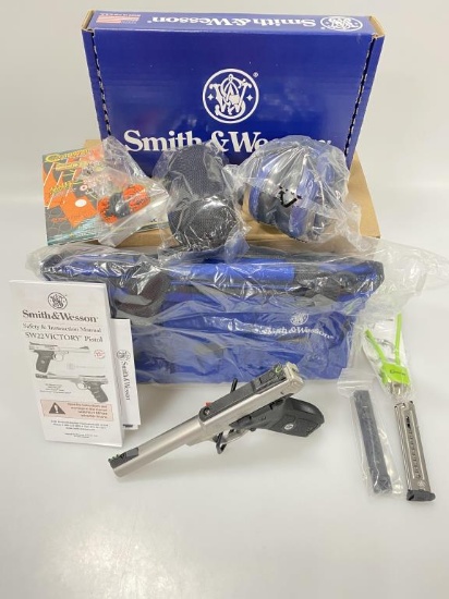 New S&W SW22 Victory Range Kit 22LR Pistol Bag &
