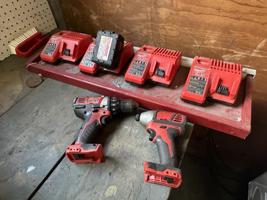 Milwaukee Drill & Impact Driver w/Charging Dock St