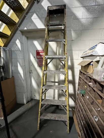 Husky 8ft Fiberglass Ladder