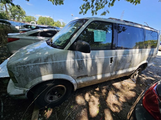 2000 GMC Safari Tow# 13759