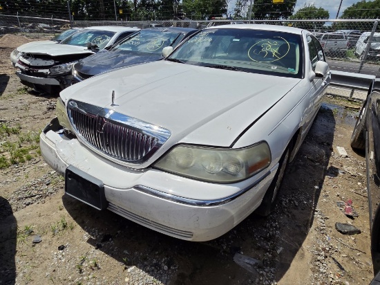2005 LINCOLN TOWN CAR Tow# 9208443