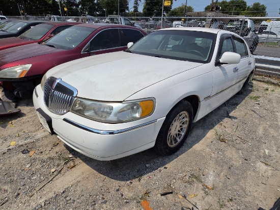 1999 LINCOLN TOWN CAR Tow# 9453177