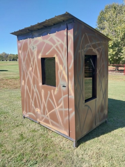 Deer blind insulated with windows