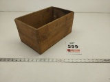 Vintage wooden Atlas Powder Co.box