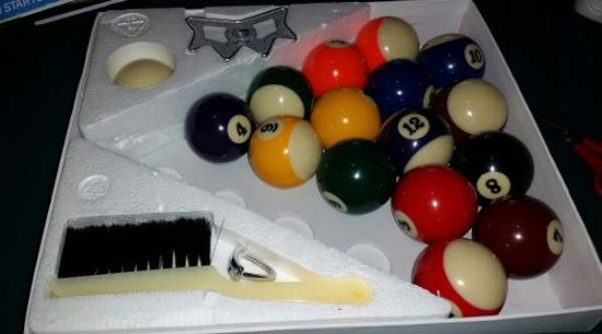 POOL BALLS BILLIARD BALLS