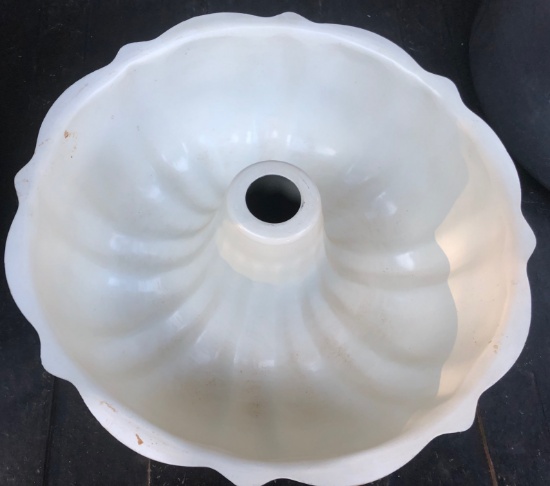 VINTAGE BUNDT PAN