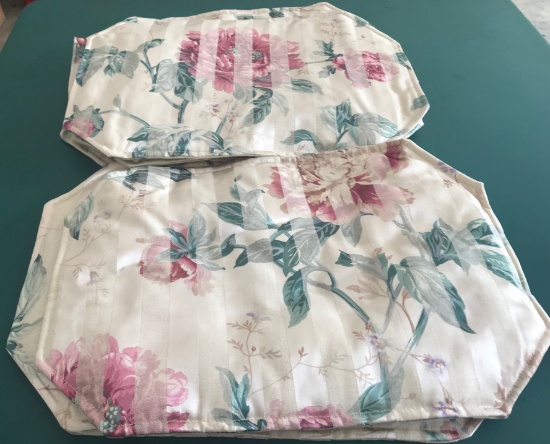 LOT OF PLACEMATS