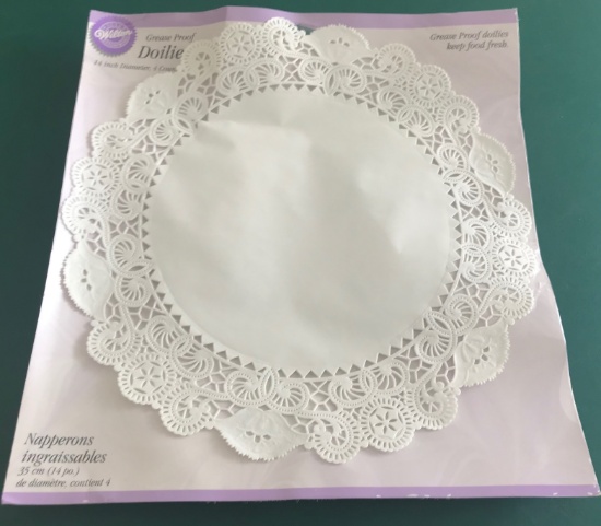 WILTON CAKE LOT 4 14" GREASE PROOF DOILIES & 12 10" CAKE CIRCLES