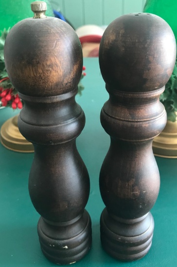 VINTAGE SALT & PEPPER SHAKERS
