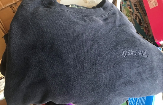 LARGE LEVI STRAUSS SWEATSHIRT