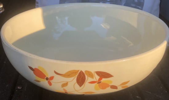 HALL'S SUPERIOR KITCHENWARE MARY DUNBAR AUTUMN LEAF DESIGN BOWL