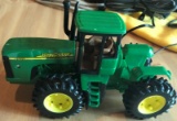 JOHN DEERE TRACTOR TOY