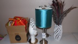 ASSORTED VASE / LAMPS