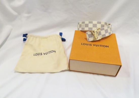 Louis Vuitton Damier Azur Belt, width 1.6", shiny gold LV buckle, nubuck leather lining, size 48/120