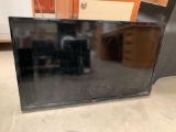 LG 39 inch Flat Screen TV with Wall Mount