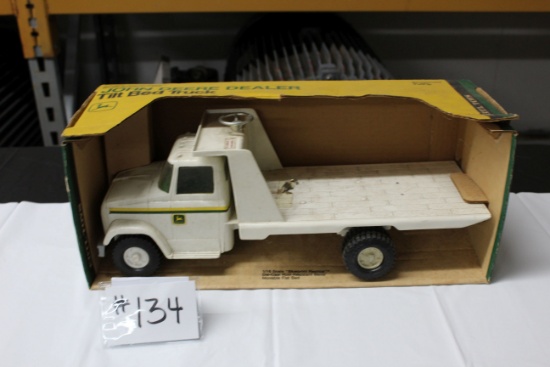 JOHN DEERE TILT BED TRUCK W/ MOVABLE FLAT BED (IN BOX)