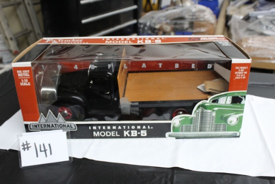 INTERNATIONAL MODEL KB-5 TRUCK (IN BOX)