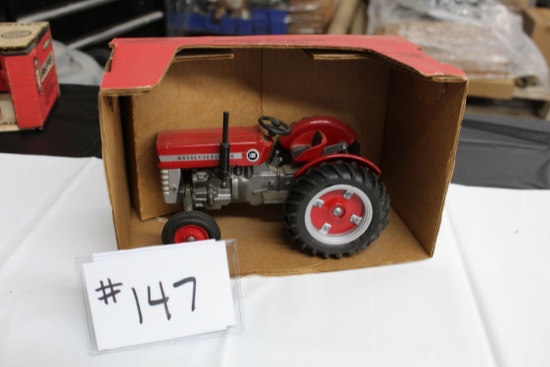 MASSEY FERGUSON 135 TRACTOR (IN BOX)