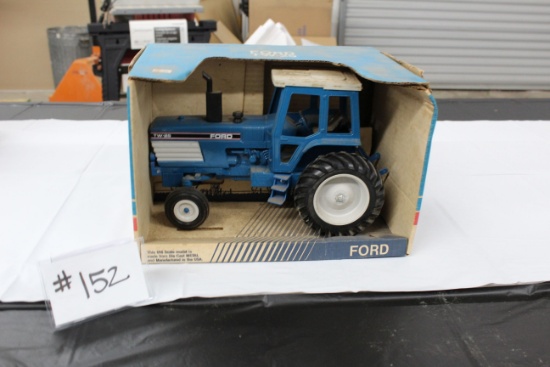 FORD TW-25 TRACTOR  (IN BOX)