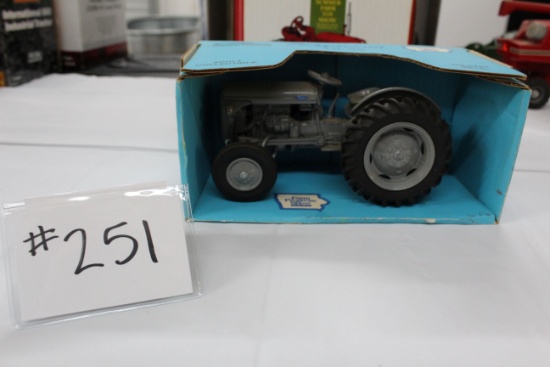 FERGUSON TO-20 TRACTOR  (IN BOX)