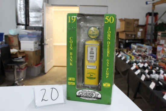 1950 JOHN DEERE GAS PUMP COIN BANK