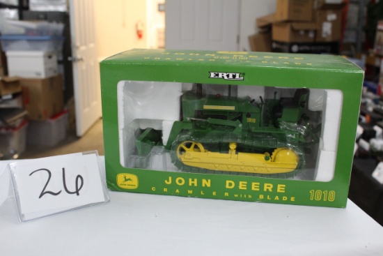 JOHN DEERE 1010 CRAWLER W/ BLADE