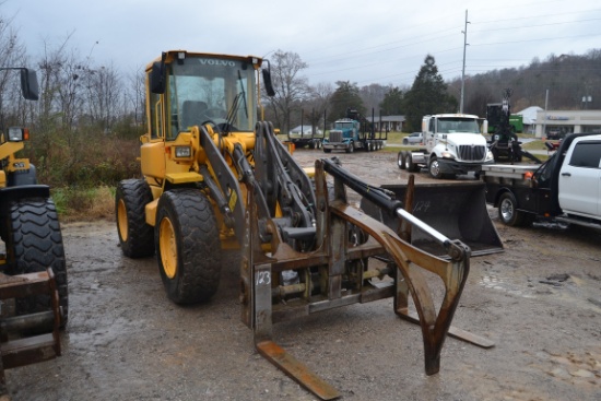 VOLVO L50E ARTICULATING WHEEL LOADER W/ ENCLOSED CAB W/ HEAT & AIR W/ QUICK ATTACH 3RD VALVE & FORKS