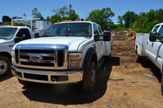 2008 FORD F450 CREW CAB 4X4 W/ POWER STROKE DIESEL ENGINE W/ AUTO TRANS W/ SERVICE BED W/ GAS AIR CO