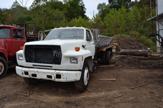 1986 FORD F700 SINGLE AXLE SPREADER TRUCK